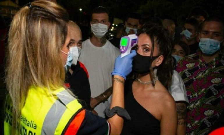 Coronavirus, nuova stretta in Puglia: mascherina obbligatoria all'aperto e in discoteca se manca distanza di sicurezza