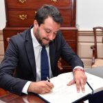 Gli infermieri contro Salvini: "mettiamo la mascherina perché abbiamo visto cosa fa il virus"