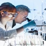 Coronavirus, al via in Uk un trial clinico su due anticorpi monoclonali