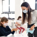 Coronavirus, online i dati sulla distribuzione di mascherine e gel igienizzante nelle scuole
