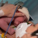 Coronavirus, studio bresciano rivela: "Possibile la trasmissione da madre a feto attraverso la placenta"