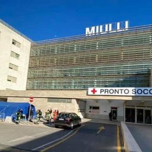 Acquaviva (Bari), molestie sessuali in ascensore al Miulli: la denuncia di una tirocinante