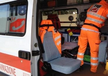 Aggressione agli infermieri e danni all'ambulanza: paziente condannato a 9 mesi