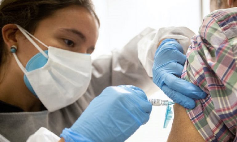 Coronavirus, nuovo studio conferma: vaccino antinfluenzale frena il contagio