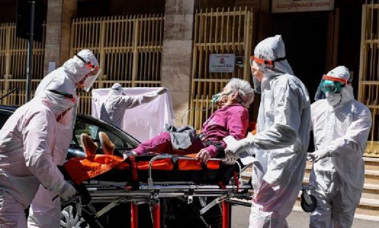 Coronavirus, report Iss: "Età media dei deceduti è aumentata nel secondo trimestre di pandemia"