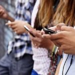 Dipendenza da smartphone e social: al via la campagna di comunicazione del progetto "Iperconnessi"