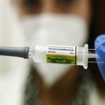 Lombardia, mancano le dosi: niente vaccino antinfluenzale per i sanitari delle strutture private