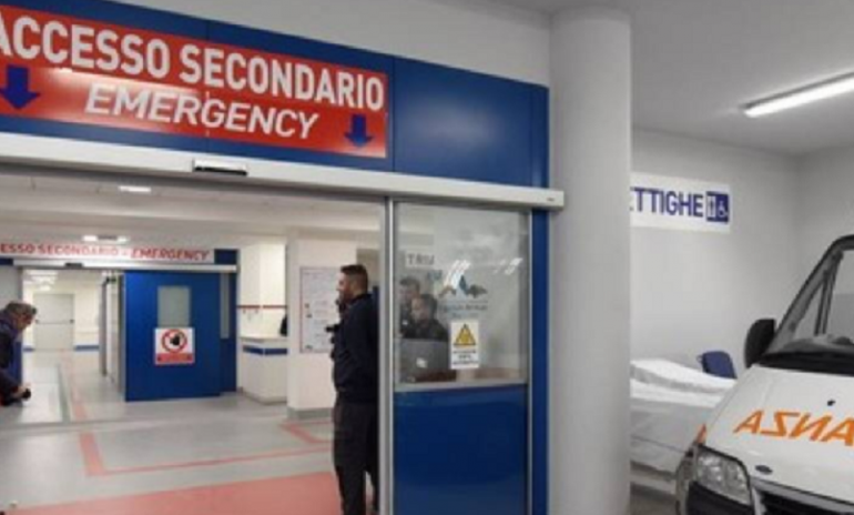 Coronavirus, "Fate presto, non abbiamo più posti": situazione critica all'Ospedale del Mare