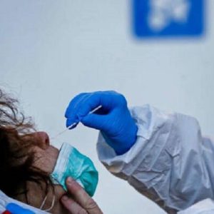 Coronavirus, "In assenza di sintomi, tampone solo a contatti stretti di caso confermato"