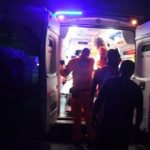 Coronavirus, negazionisti in azione a Torino: inseguono l'ambulanza e insultano gli operatori