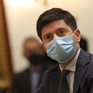 Coronavirus, Speranza: "Distribuzione massiva del vaccino a marzo"