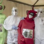 Infermieri Teletubbies per non spaventare i bambini durante il tampone per il Covid-19