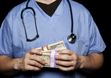Manovra economica 2021: in arrivo aumenti di stipendio per infermieri, medici e oss