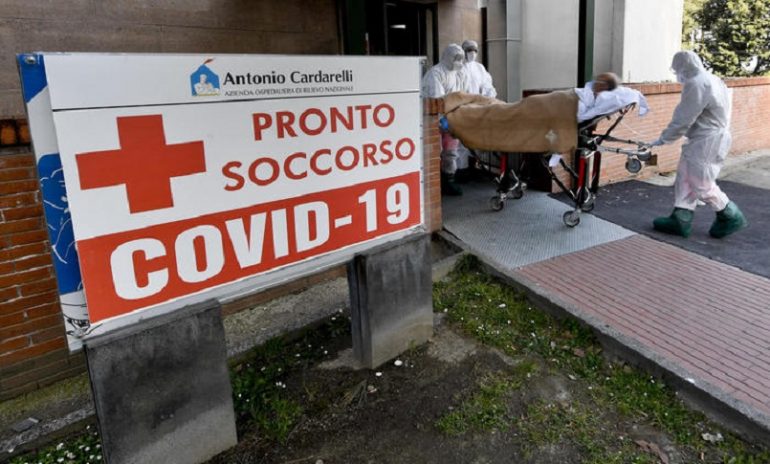 Napoli, paziente sospetto Covid trovato morto in bagno al Cardarelli