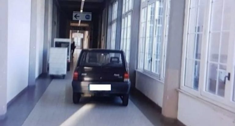 Parcheggia l’auto davanti all’ingresso dell’UTIC: denunciato per interruzione di pubblico servizio