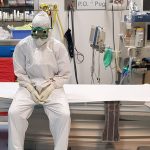 Smontante dalla notte nel reparto Covid si schianta con l’auto: infermiere multato dalla Polizia