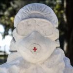 Un busto per i soldati anti-Covid-19 per rendere omaggio a infermieri, oss e medici