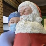 Una torta alta 1,80 metri per abbracciare gli infermieri che combattono il Covid-19