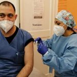Asl Bari, il primo vaccinato contro il Covid è un infermiere da 4mila tamponi