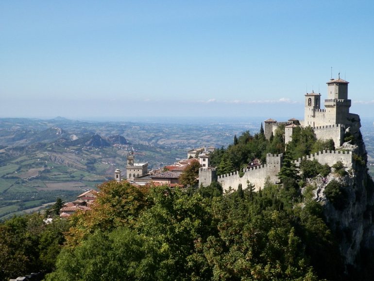 Chi non si vaccina, paghi le cure se si ammala: la proposta a San Marino