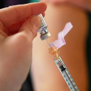 Coronavirus, Fnomceo: "Ipotesi vaccino obbligatorio per operatori a contatto con pazienti fragili"