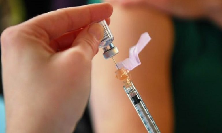 Coronavirus, Fnomceo: "Ipotesi vaccino obbligatorio per operatori a contatto con pazienti fragili"