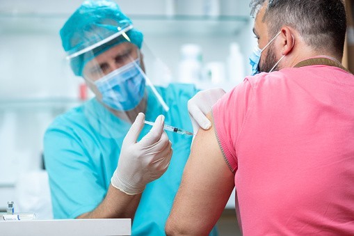 Covid-19: gravi reazioni allergiche del vaccino di Pfizer in Alaska