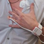 Covid-19: un braccialetto elettronico monitora gli isolati allertando 118 e Usca