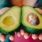 Dall'avocado un prezioso aiuto alla salute dell'intestino