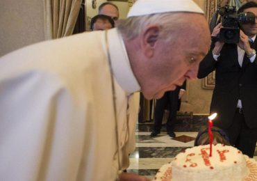 Papa Francesco compie gli anni: il regalo lo fa lui