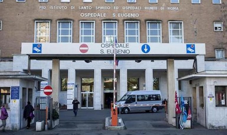 Roma, lasciarono una garza nel corpo del paziente operato: medici nei guai