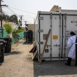 Coronavirus, a Los Angeles mancano le bare: impresa funebre affitta camion-frigo