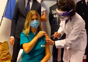 Coronavirus, Opi Treviso minaccia sanzioni contro gli infermieri che rifiutano il vaccino