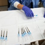 Coronavirus, vaccini in ritardo: l'Avvocatura dello Stato prepara l'azione legale contro Pfizer (e AstraZeneca?)