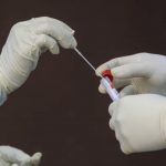 Covid-19: tamponi anali per i soggetti più a rischio in Cina