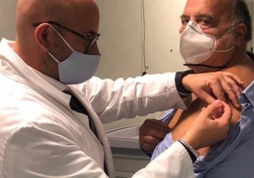 Il vice di Anelli, Lavalle, a Bari sui social mentre si vaccina. Preferenza ai Medici?