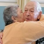 Pistoia, l'amore è più forte del Covid: anziani coniugi festeggiano anniversario in ospedale