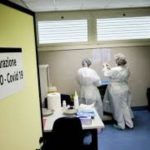 Troppe dosi di vaccino Pfizer: i sanitari li somministrano ai propri parenti 1