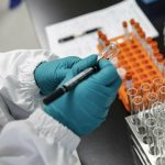 Coronavirus, idea della Commissione Ue: riconvertire aziende per produrre più vaccini