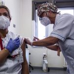 Coronavirus, Omceo Bologna valuta sanzioni contro i medici che rifiutano il vaccino