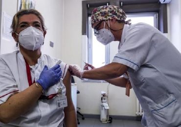 Coronavirus, Omceo Bologna valuta sanzioni contro i medici che rifiutano il vaccino