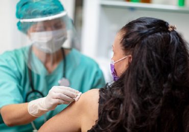 Coronavirus, vaccino a persone fuori lista in Puglia: matassa difficile da sbrogliare