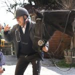 Nelle Langhe il medico si sposta a cavallo: "Faccio prima, e a volte la presenza di un animale aiuta i malati"