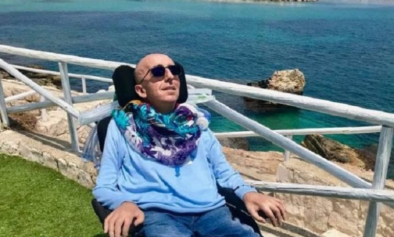 Puglia, malato di Sla chiede eutanasia e nomina Emiliano esecutore. Omceo Bari: "Grido di dolore che non può restare inascoltato"