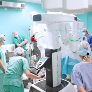 Torino, tumore al rene asportato a paziente sveglia con robot Da Vinci