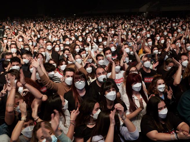 Concerto rock per 5000 a Barcellona, per partecipare basta un test antigenico