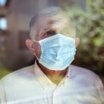 Coronavirus, rischio di reinfezione più alto per gli anziani: lo studio danese