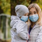 Coronavirus, sì alla mascherina chirurgica per i bambini dai 12 mesi in su