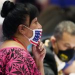 Coronavirus, Usa dicono sì a incontri senza mascherine e distanziamento per i vaccinati