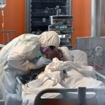 “Prima eravamo eroi, ora la gente ci insulta. Dopo un anno in trincea sono pronto a lasciare il reparto Covid-19”